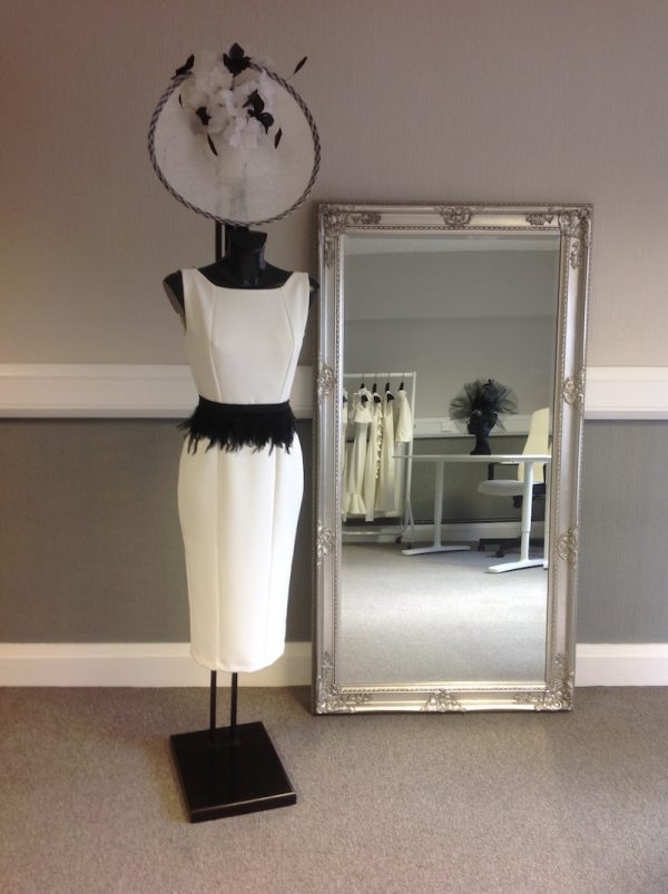 Column dress with feather belt - Image 2